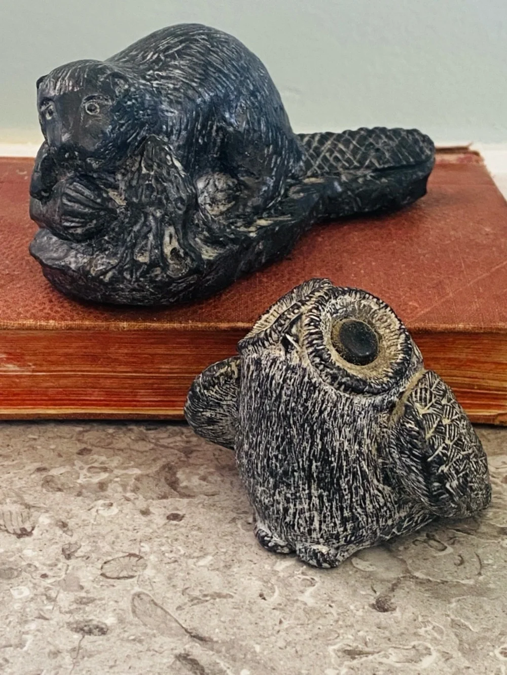 Wolf originals Stone-Look Owl & Beaver Decorative Figurines in Dark Gray - Picture 8 of 13